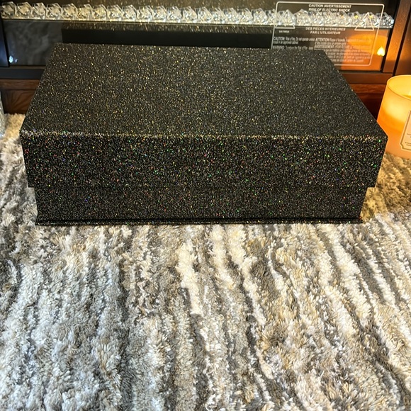 Multicolored, sparkly storage/gift bow with magnetic closure! 14.5” x 10” x 4.5” - Picture 3 of 7